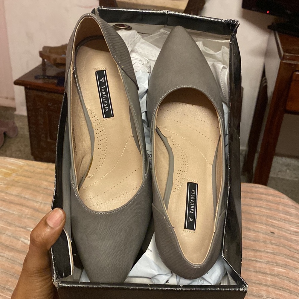 Not worn. As good as new. Don’t like heels. - Picture 7 of 8